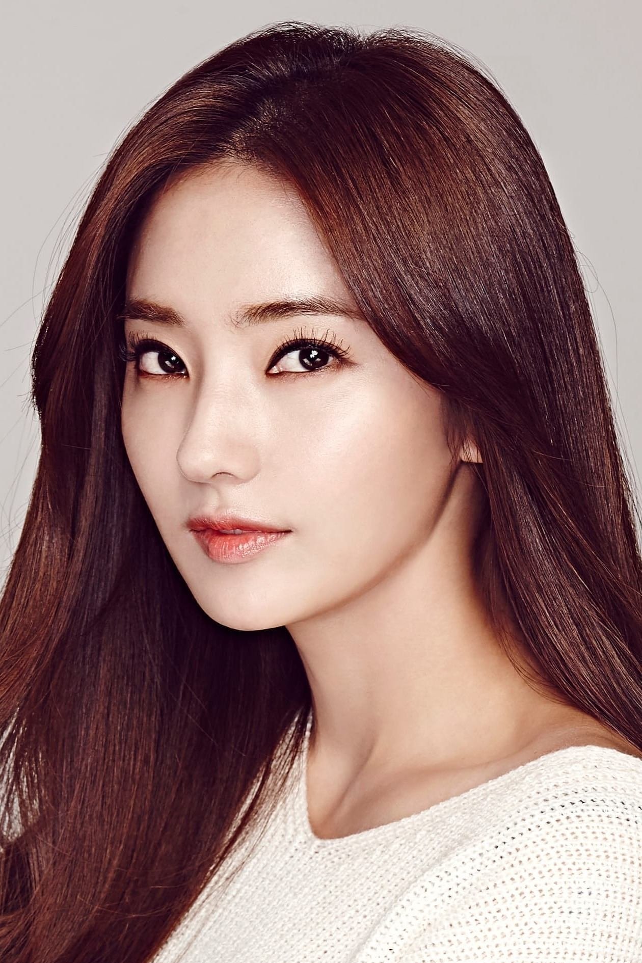 Фото  (Han Chae-young)
