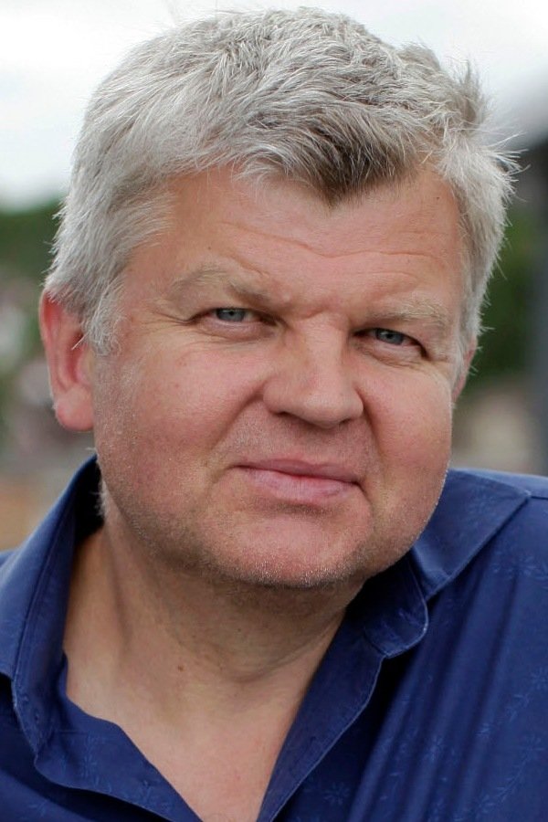 Фото  (Adrian Chiles)