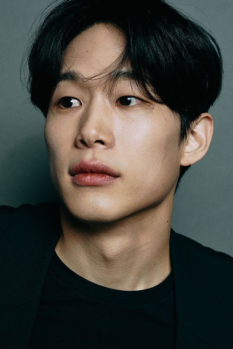 Фото  (Lee Chan-yong)