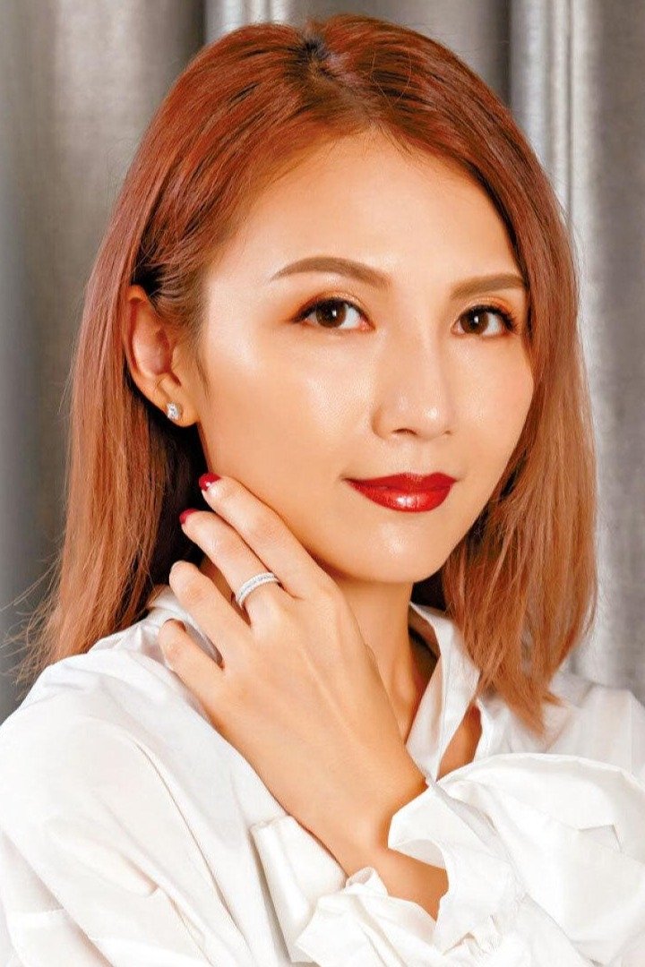 Фото  (Ally Chan Lok-Yiu)