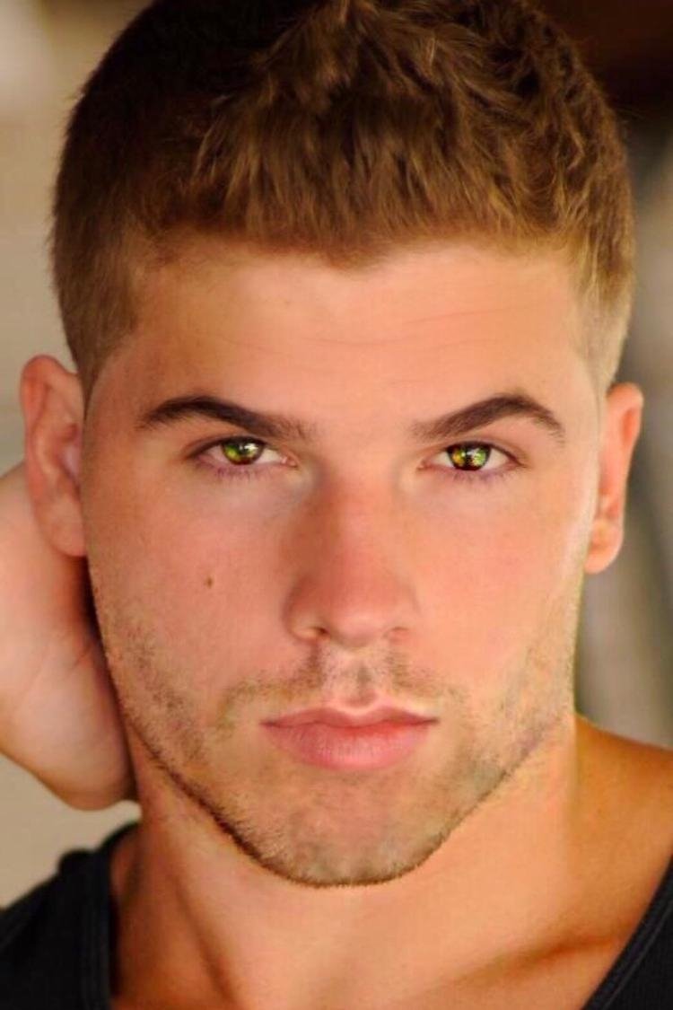 Фото  (Casey Sullivan)