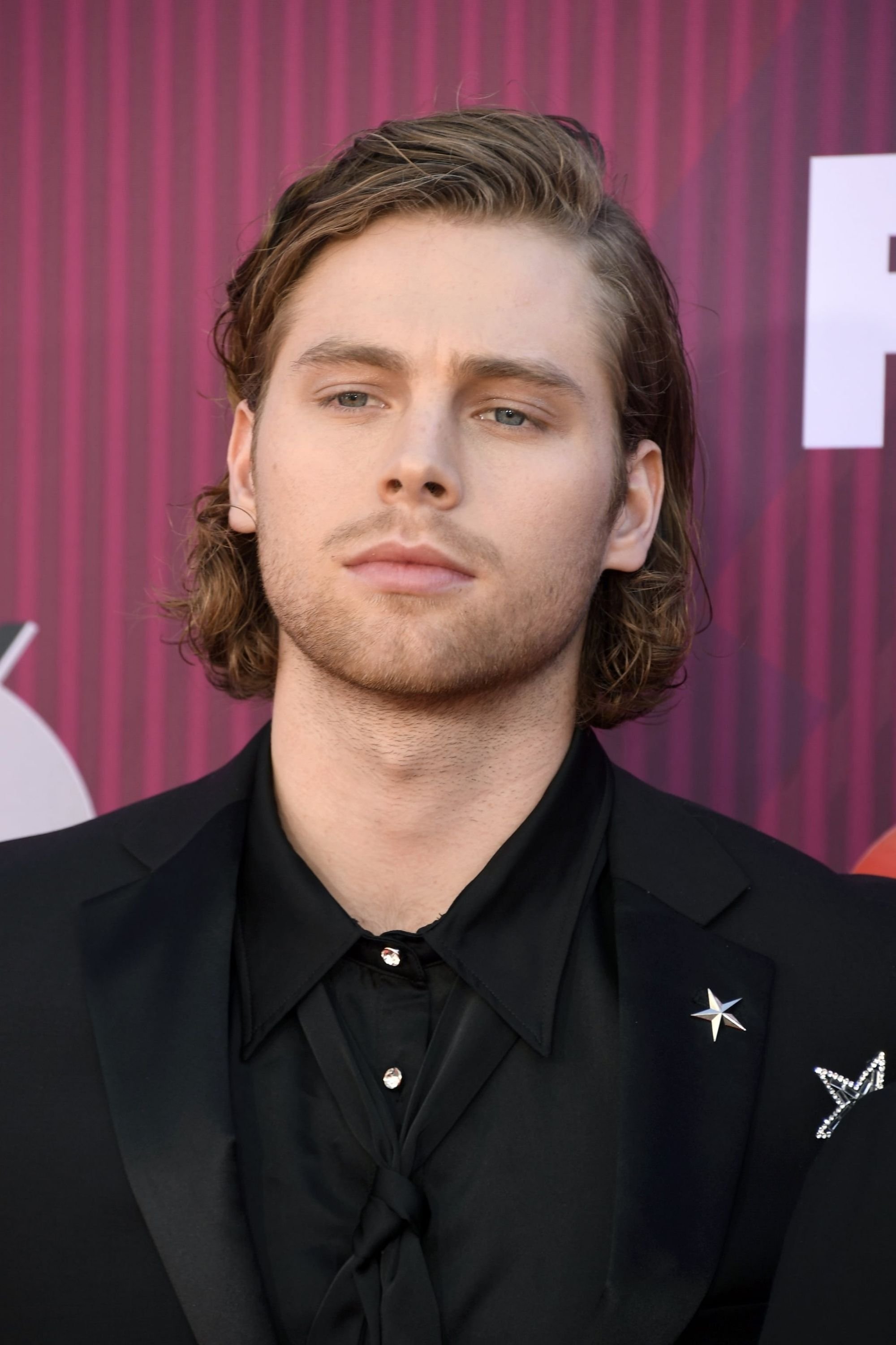 Фото  (Luke Hemmings)