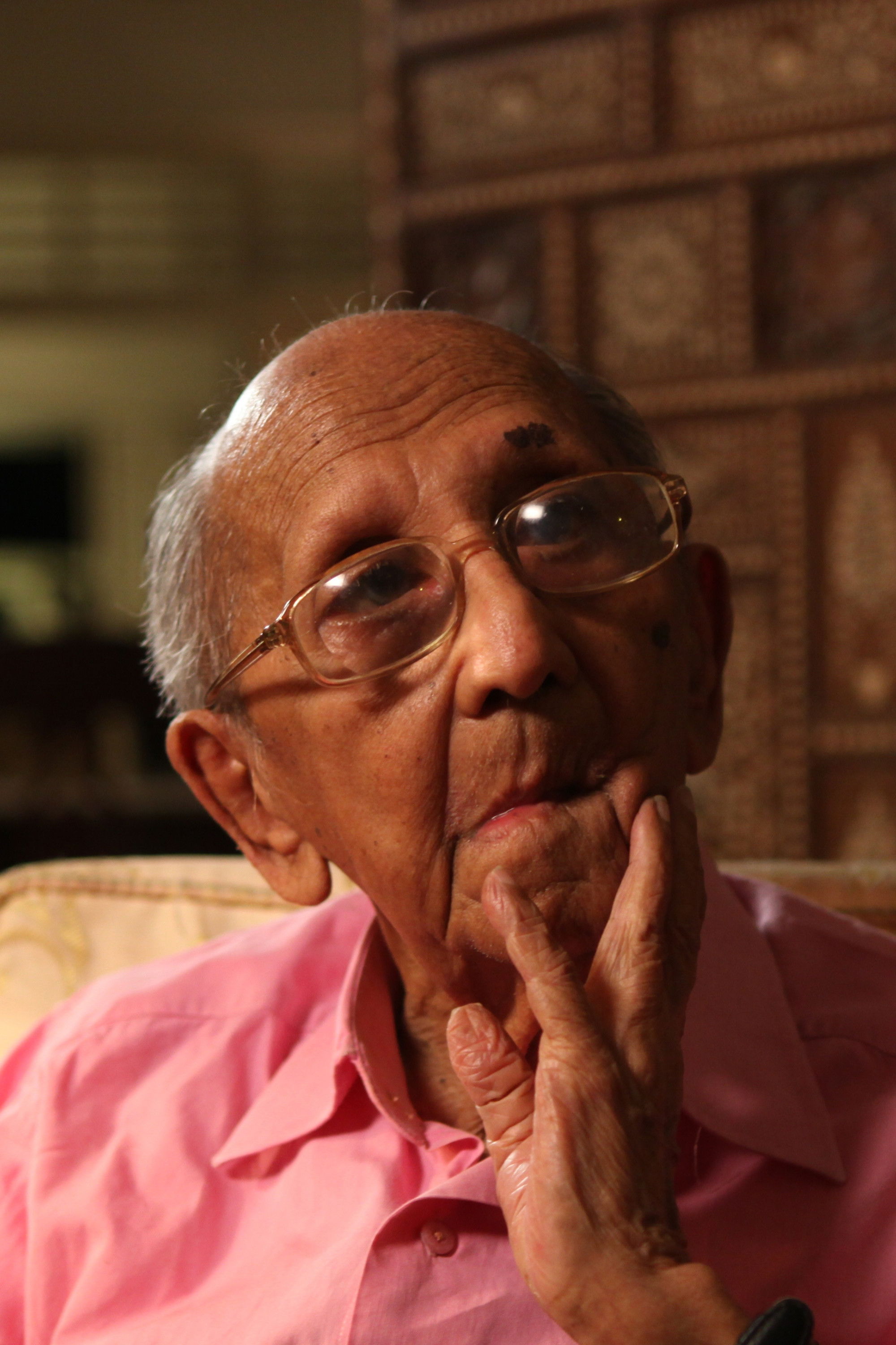 Фото  (Lester James Peries)