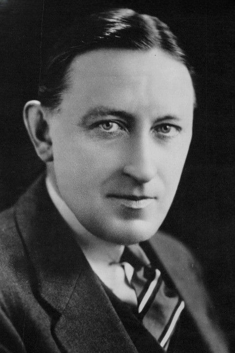 Фото Рассел Торндайк (Russell Thorndike)