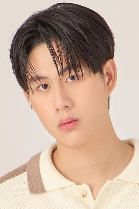 Фото  (Thanawin Pholcharoenrat)