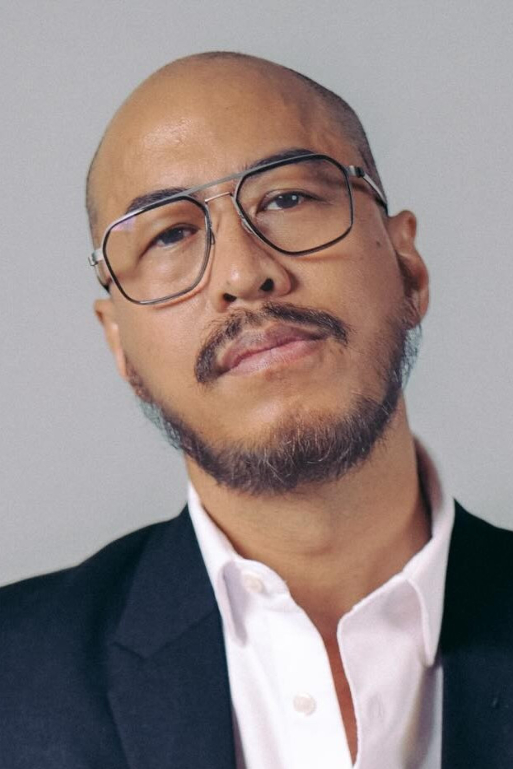 Фото  (Pandji Pragiwaksono)