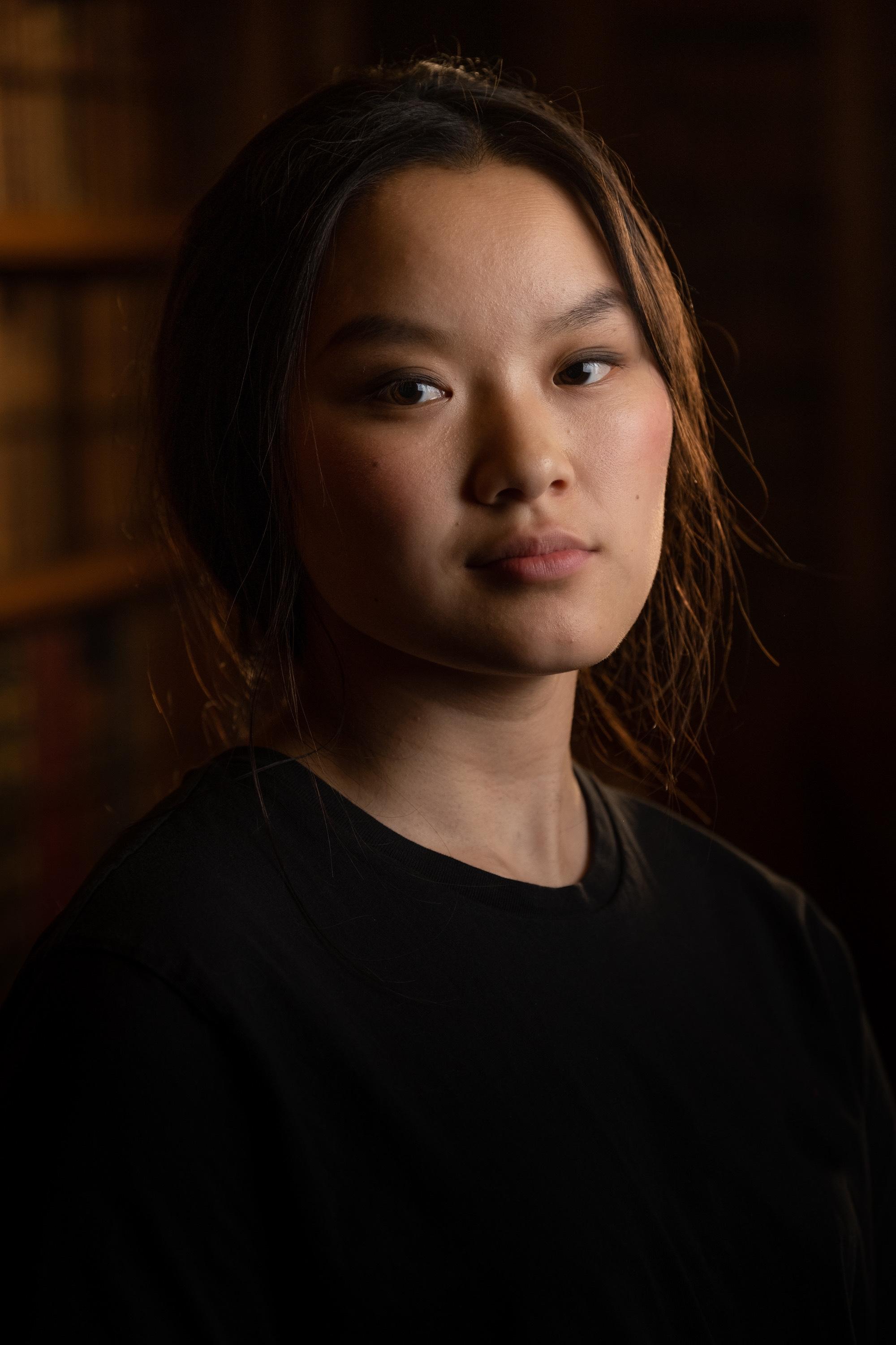 Фото  (Thaddea Graham)