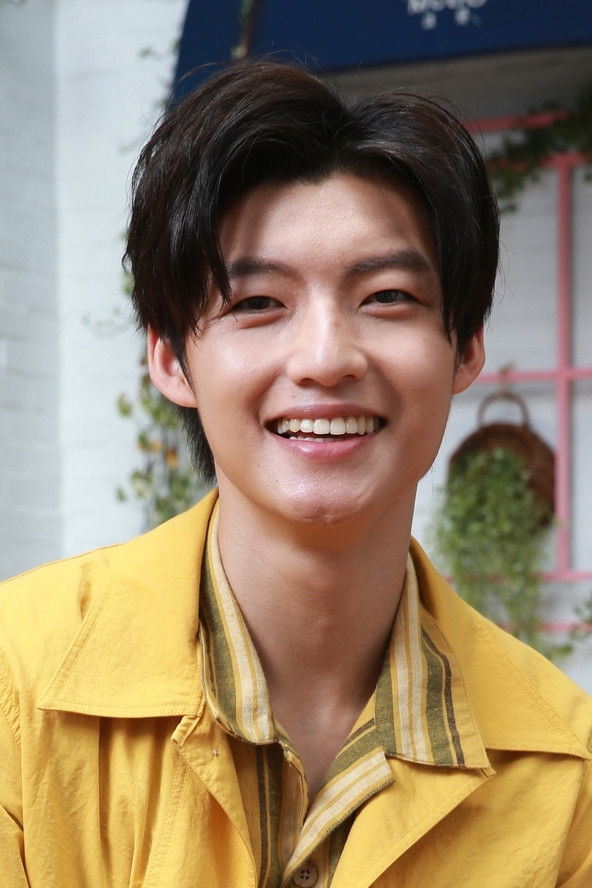 Фото  (Liu Yu-Ren)