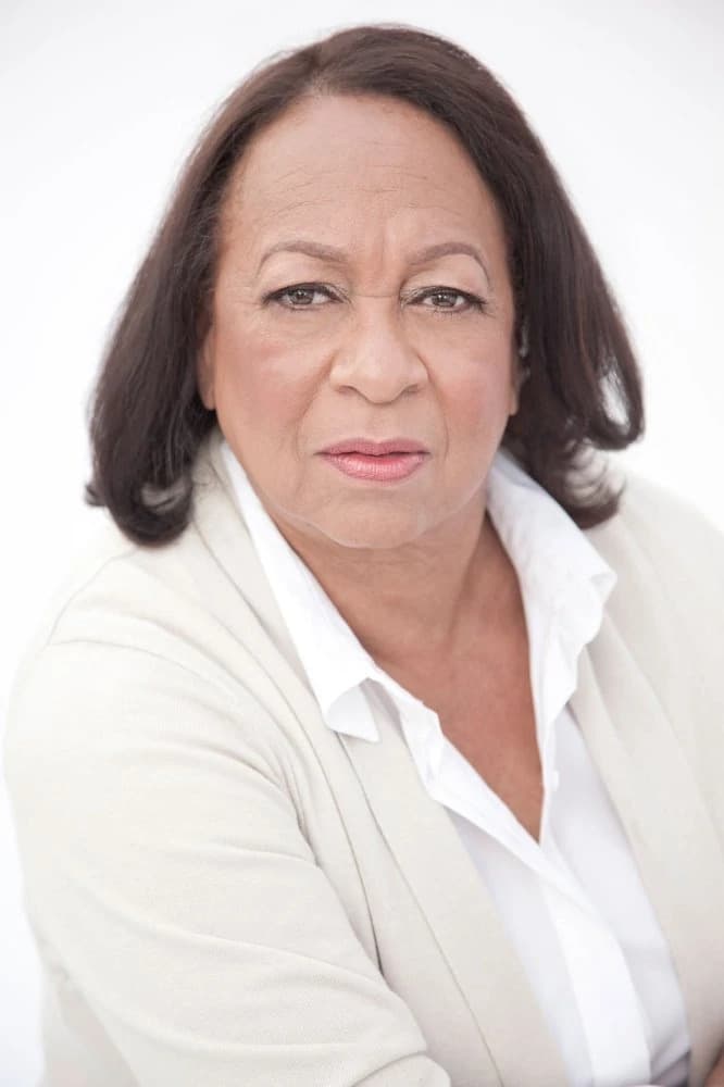 Фото  (Pamela Roberts)