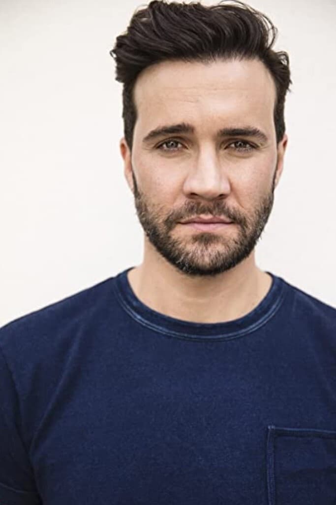 Фото Гіл Маккінні (Gil McKinney)