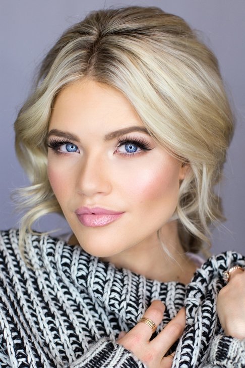 Фото  (Witney Carson)