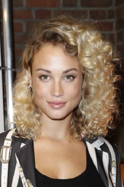 Фото  (Rose Bertram)
