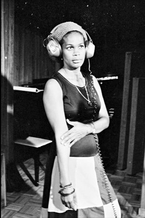 Фото  (Judy Mowatt)