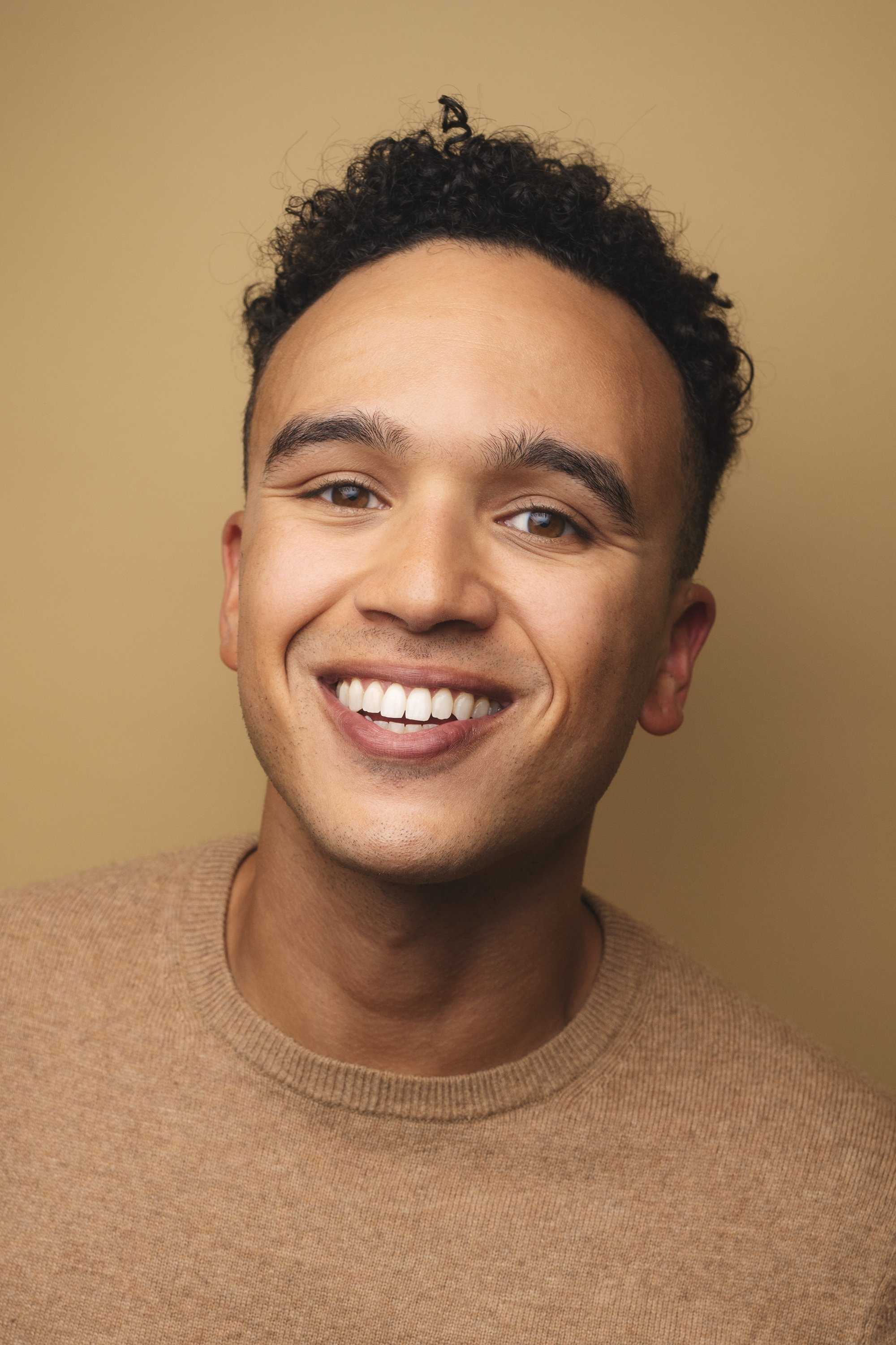 Фото  (Hayward Leach)