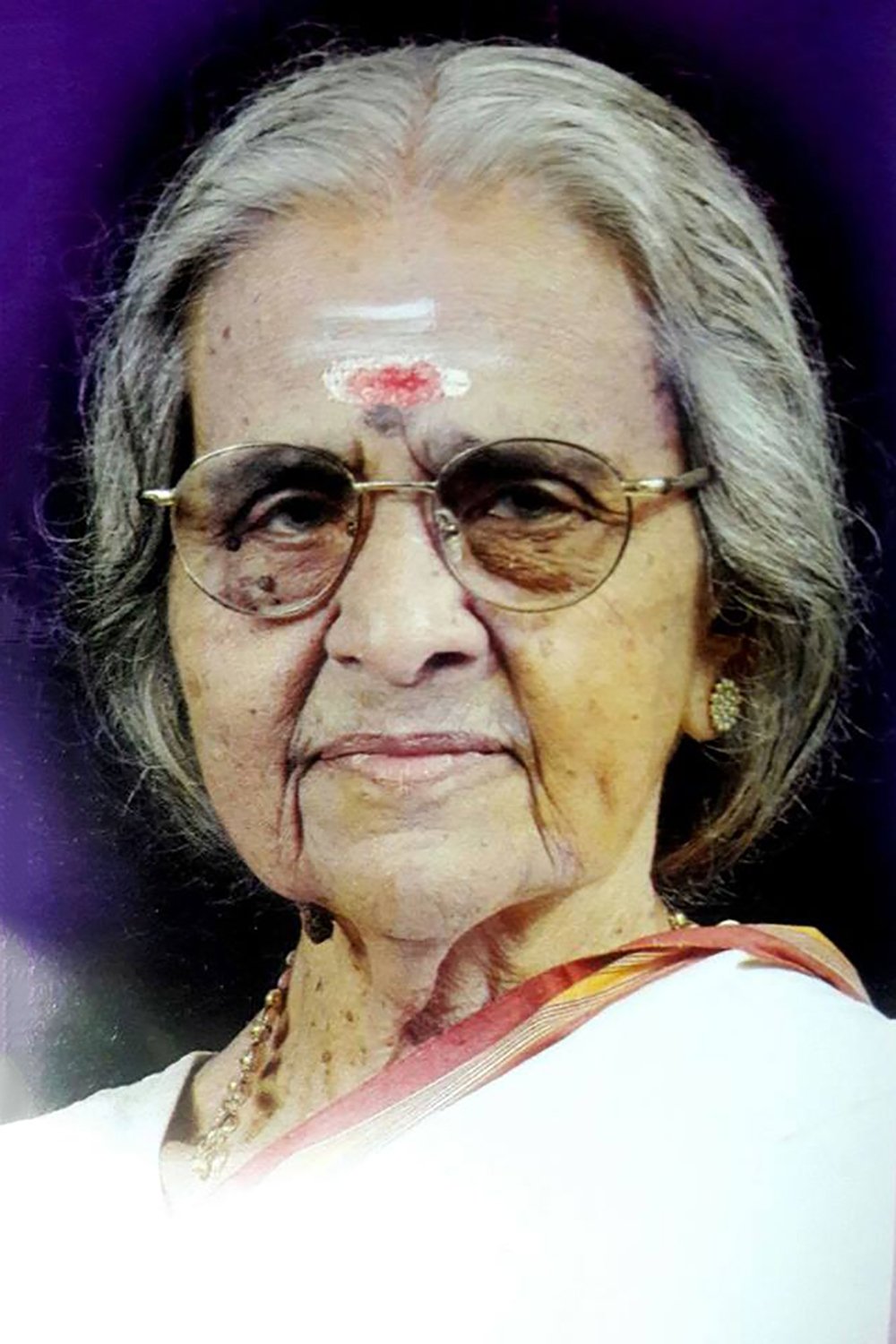 Фото  (Aranmula Ponnamma)