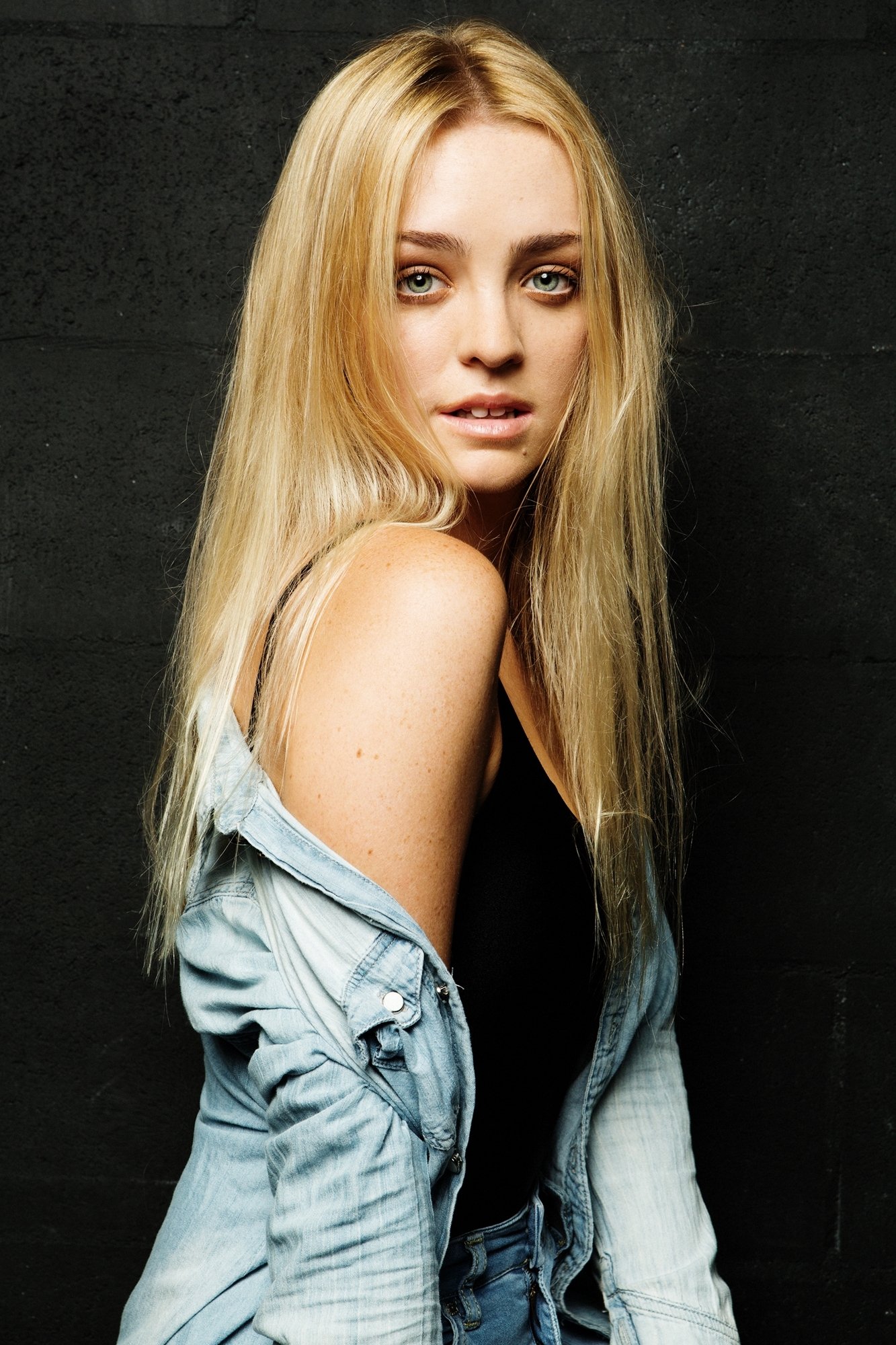 Фото  (Cleo Massey)