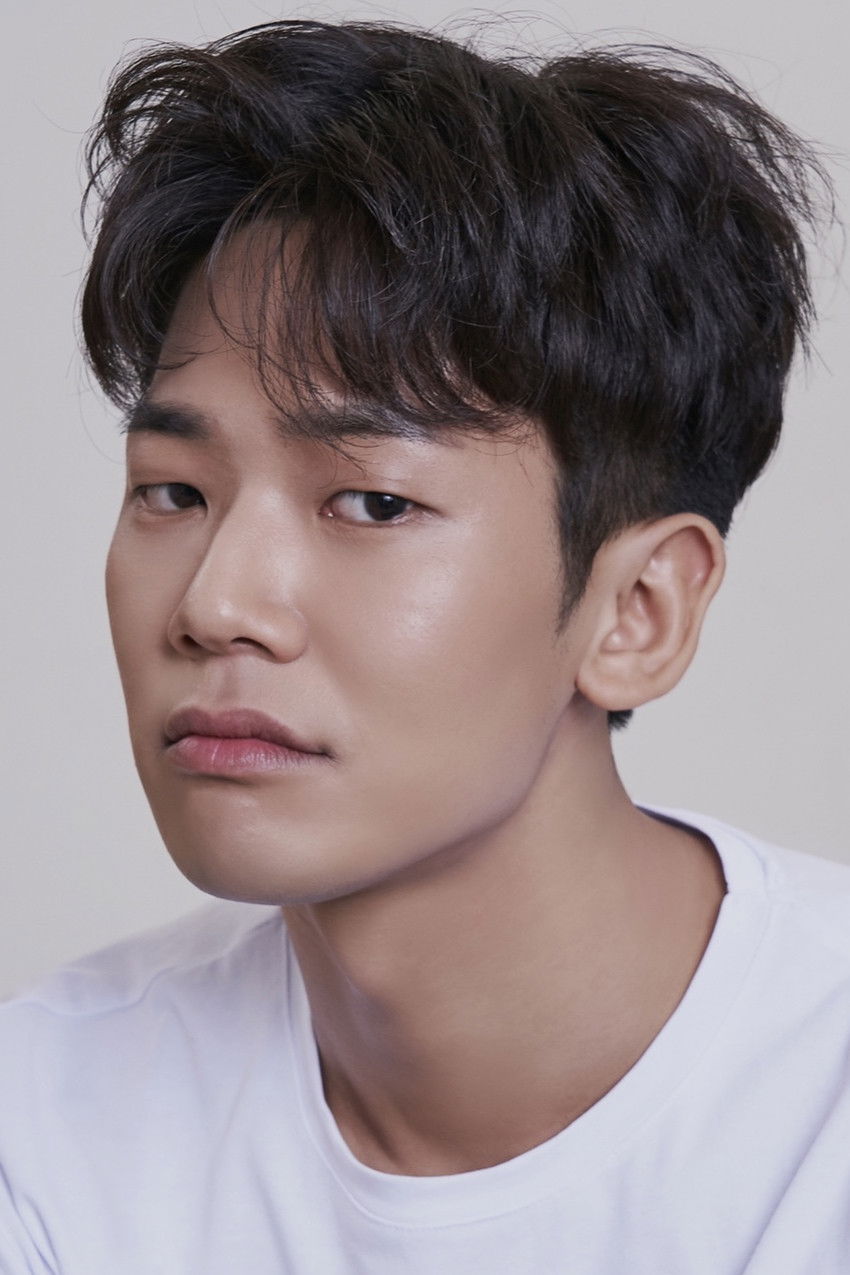 Фото  (Kim Young-hoon)