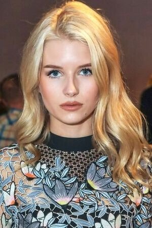 Фото  (Lottie Moss)