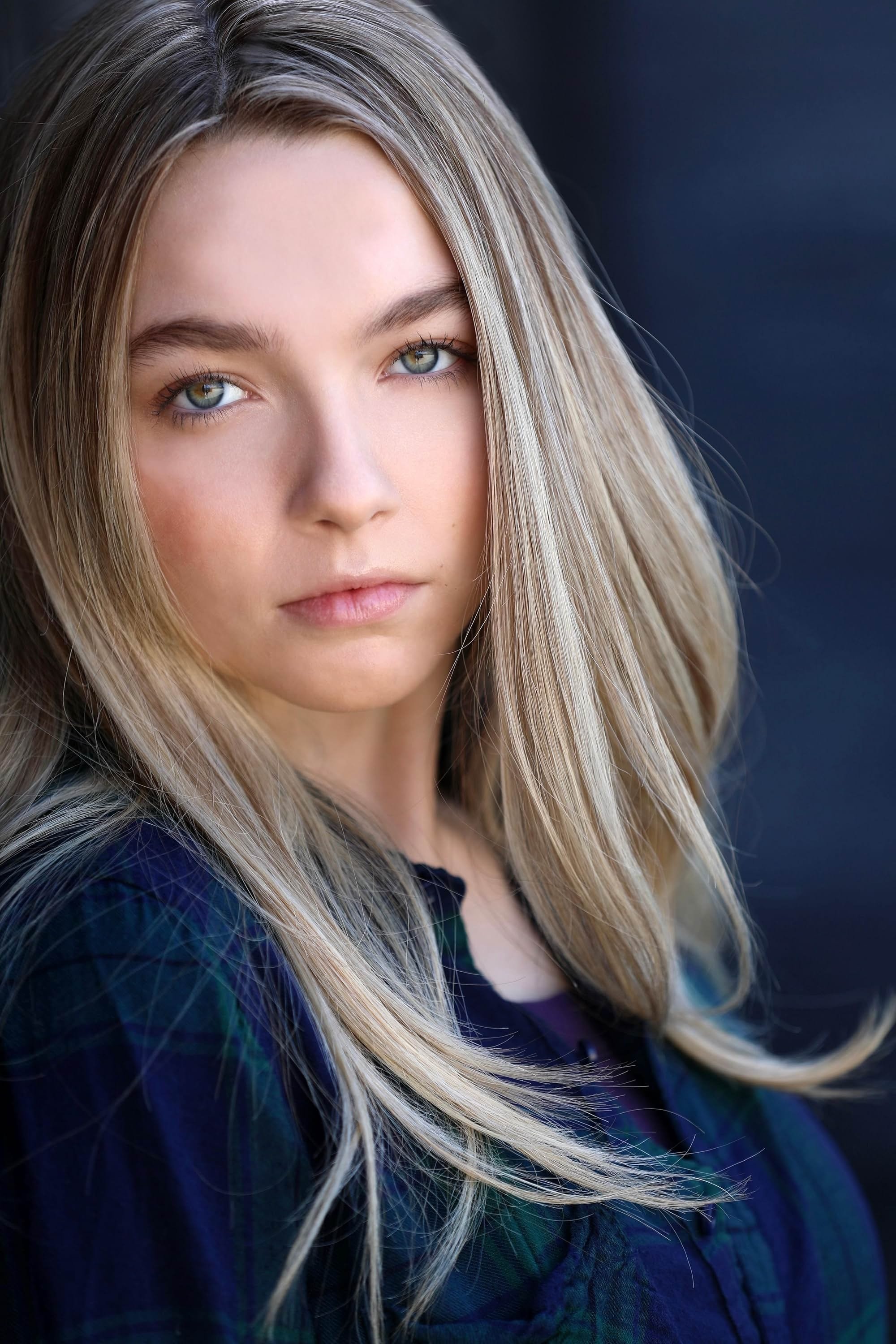 Фото  (Avery Blythe)