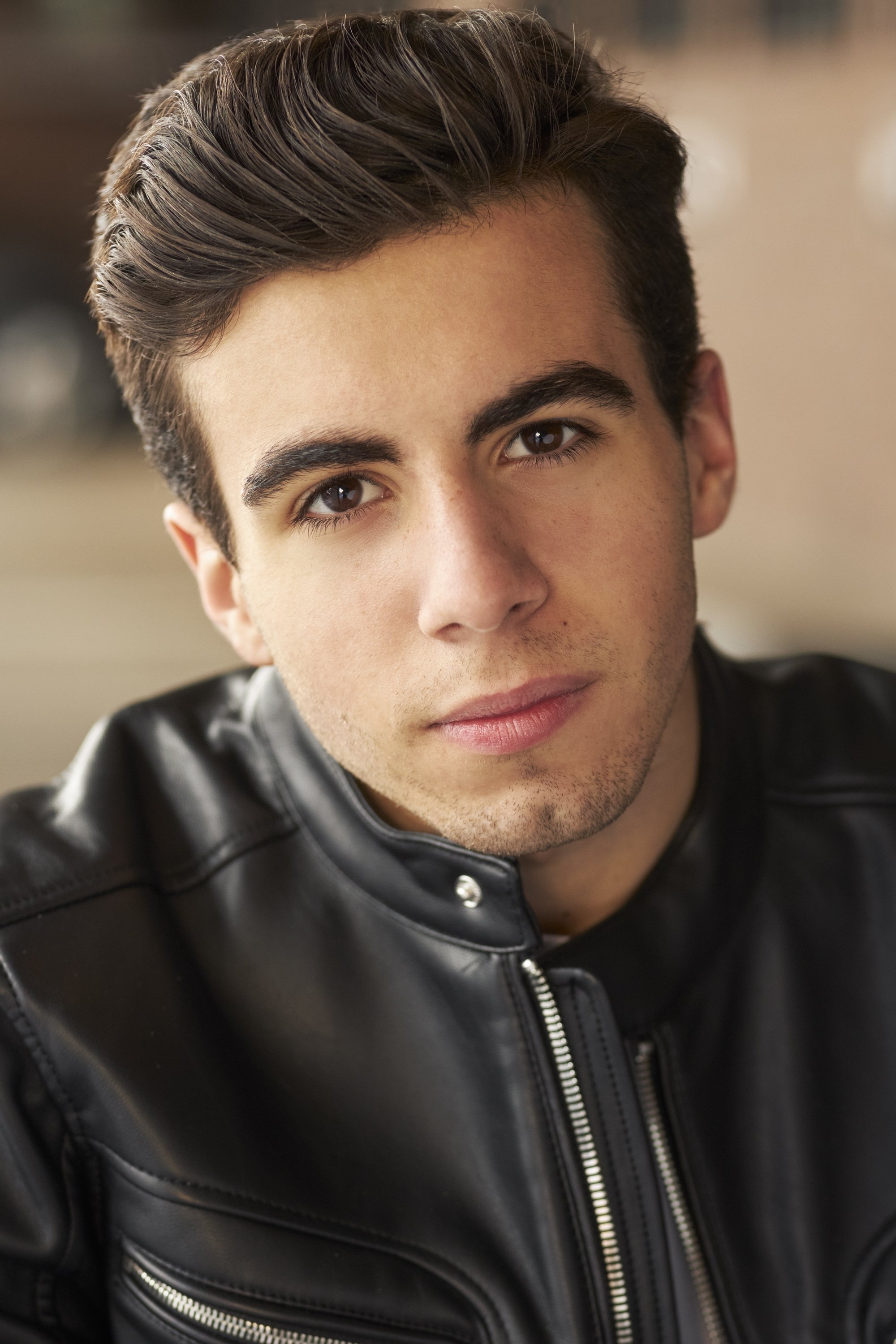 Фото  (Xavier West)