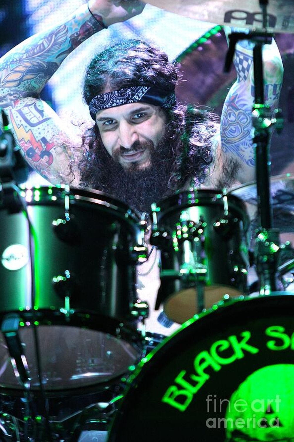 Фото  (Tommy Clufetos)