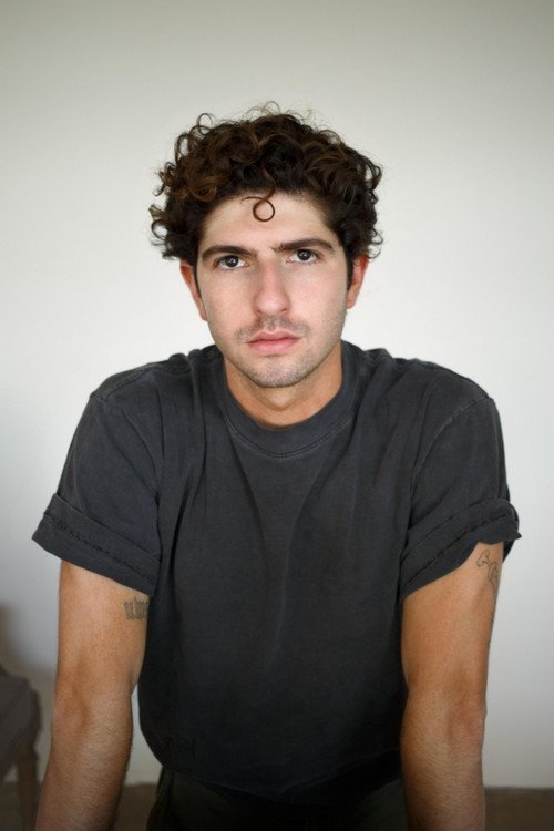 Фото  (Russell Kahn)