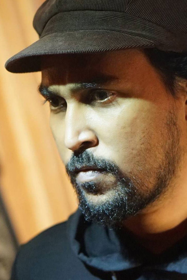 Фото  (Eranga Jayawardhana)