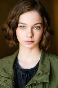 Фото Емма Майерс (Emma Myers)