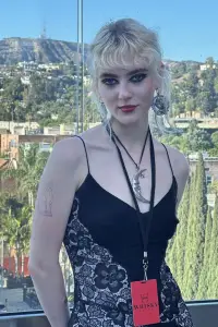 Фото  (Zoë Gallagher)