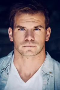 Фото  (Derek Poole)