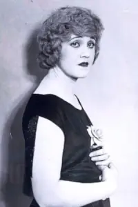 Фото  (Maude Wayne)