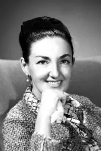 Фото  (Yvette Brind