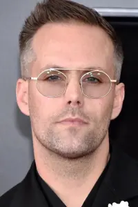 Фото  (Justin Tranter)
