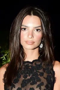 Фото Емілі Ратаковскі (Emily Ratajkowski)