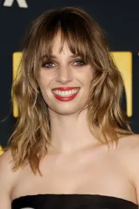 Фото Майя Хоук (Maya Hawke)