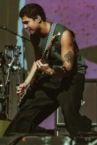 Фото  (Calum Hood)