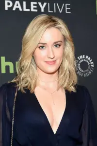 Фото Ешлі Джонсон (Ashley Johnson)