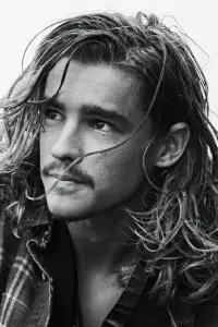 Фото Брентон Туейтс (Brenton Thwaites)