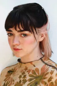 Фото Мейсі Вільямс (Maisie Williams)