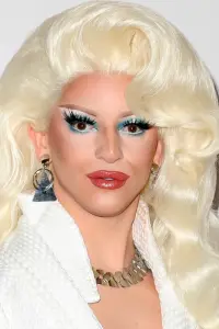 Фото  (Miz Cracker)