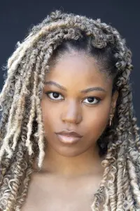 Фото Ріле Даунс (Riele Downs)