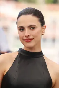 Фото Маргарет Квалі (Margaret Qualley)
