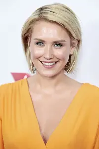 Фото Нікі Вілан (Nicky Whelan)