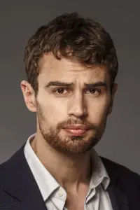 Фото Тео Джеймс (Theo James)