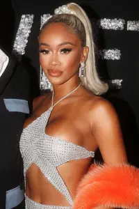 Фото  (Saweetie)