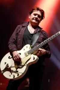 Фото  (Charlie Burchill)