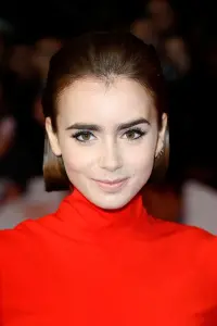 Фото Лілі Коллінз (Lily Collins)