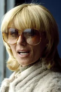 Фото  (Sandra Mondaini)