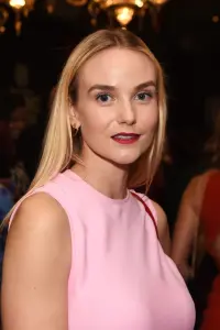Фото  (Joanna Vanderham)