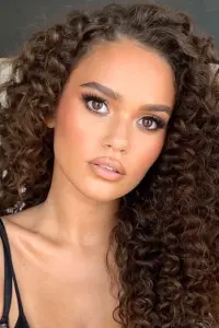 Фото Медісон Петтіс (Madison Pettis)